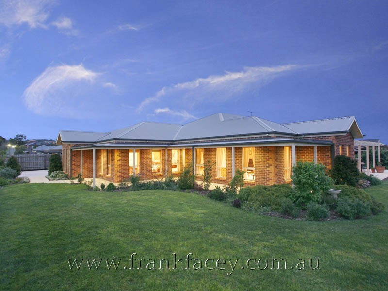 6 Holm Park Road, Beaconsfield VIC 3807