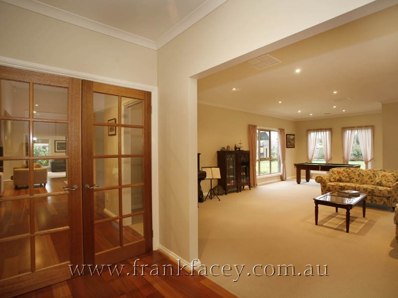 6 Holm Park Road, Beaconsfield VIC 3807