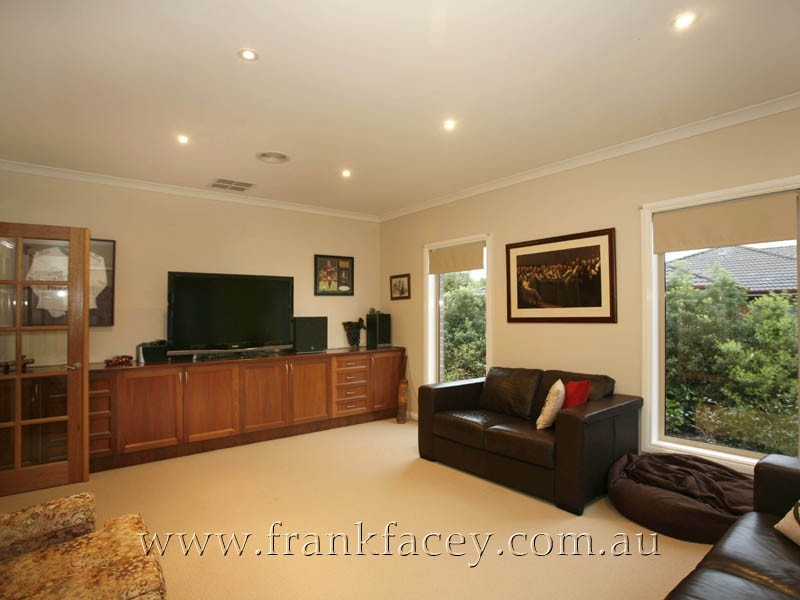 6 Holm Park Road, Beaconsfield VIC 3807