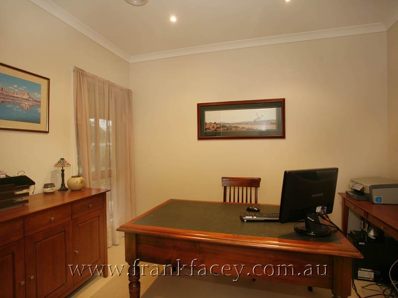 6 Holm Park Road, Beaconsfield VIC 3807