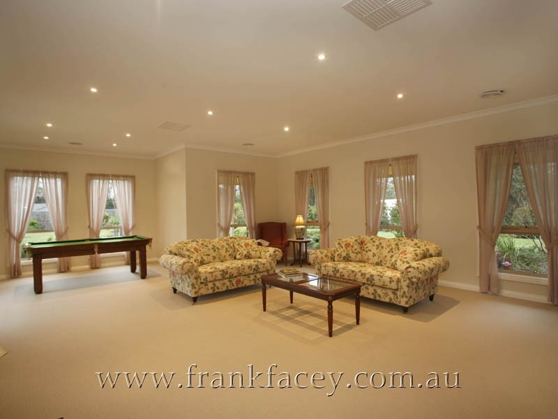 6 Holm Park Road, Beaconsfield VIC 3807