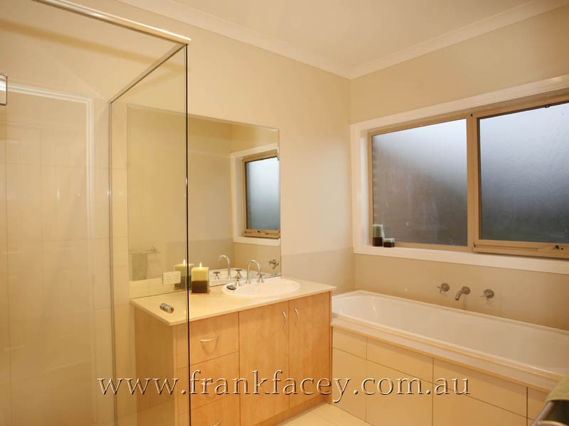 6 Holm Park Road, Beaconsfield VIC 3807