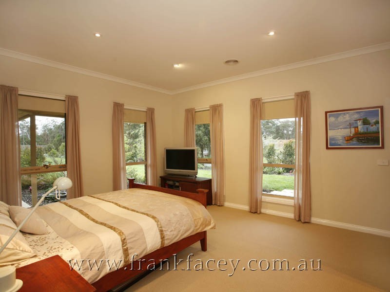 6 Holm Park Road, Beaconsfield VIC 3807