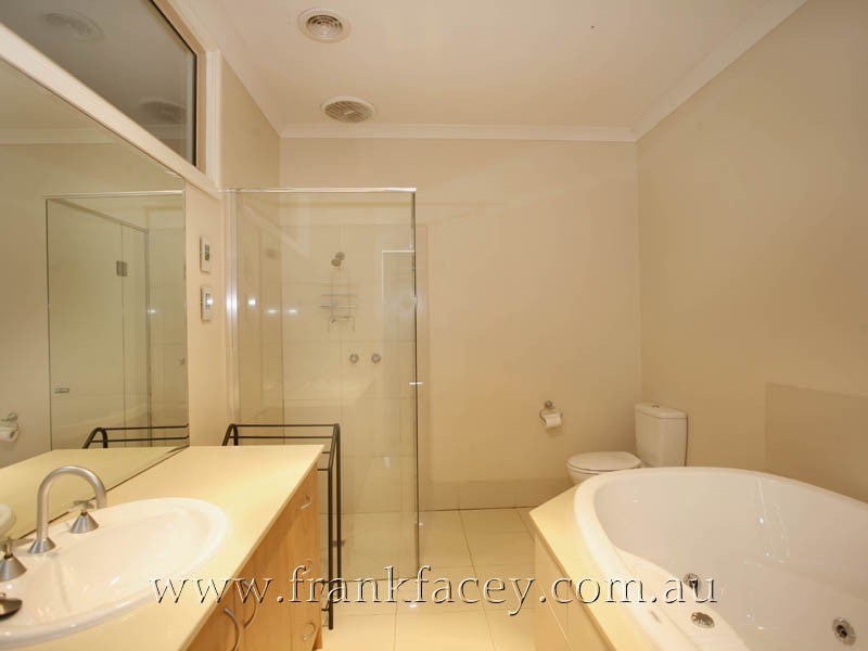 6 Holm Park Road, Beaconsfield VIC 3807