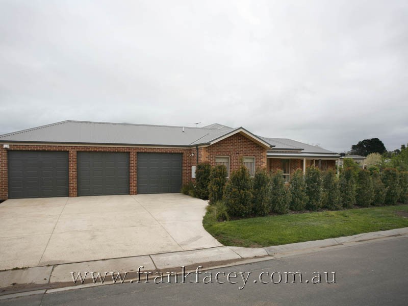 6 Holm Park Road, Beaconsfield VIC 3807