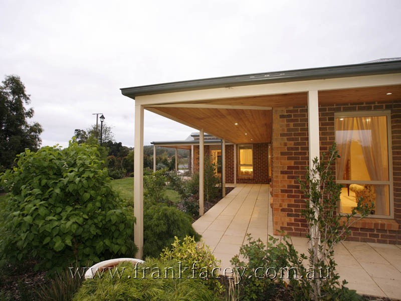 6 Holm Park Road, Beaconsfield VIC 3807