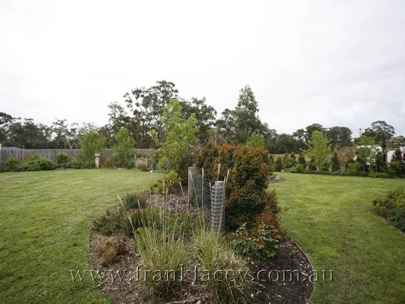 6 Holm Park Road, Beaconsfield VIC 3807