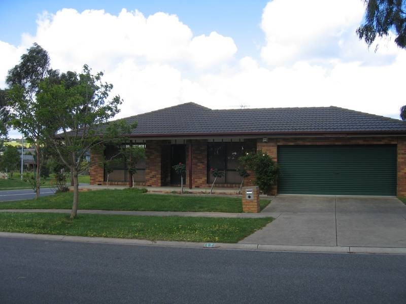 17 Stradbroke Close, Berwick VIC 3806
