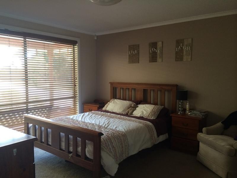 17 Stradbroke Close, Berwick VIC 3806