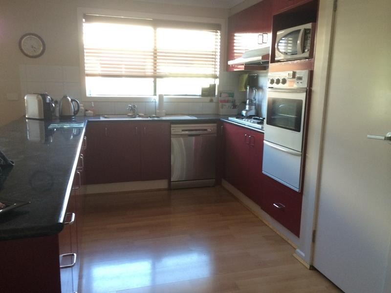 17 Stradbroke Close, Berwick VIC 3806