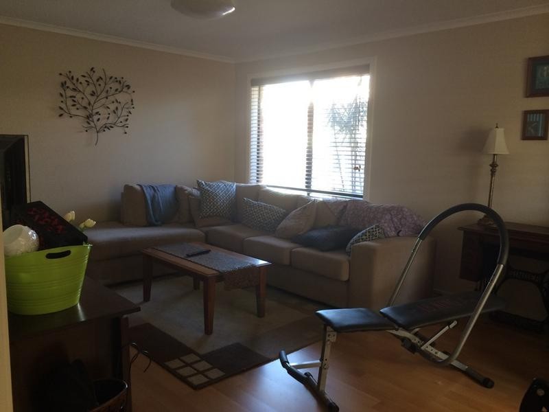 17 Stradbroke Close, Berwick VIC 3806