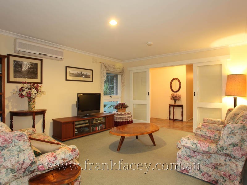 5 McNabb Street, Berwick VIC 3806