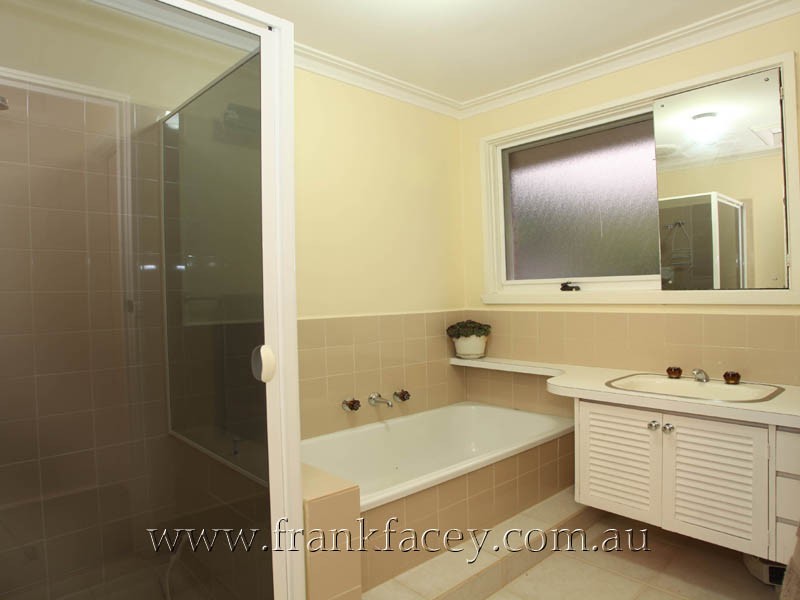 5 McNabb Street, Berwick VIC 3806