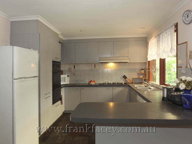 18 Harwood Court, Berwick VIC 3806