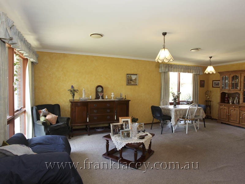 18 Harwood Court, Berwick VIC 3806