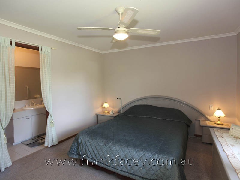 18 Harwood Court, Berwick VIC 3806