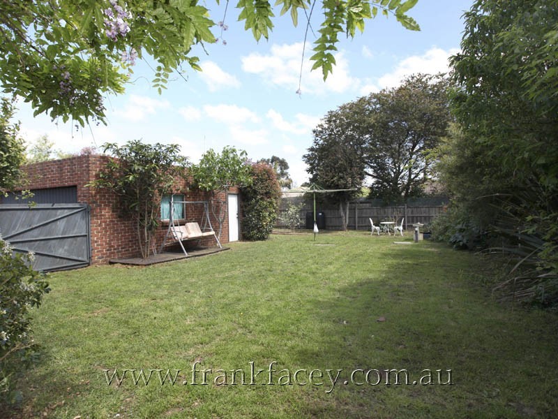 18 Harwood Court, Berwick VIC 3806