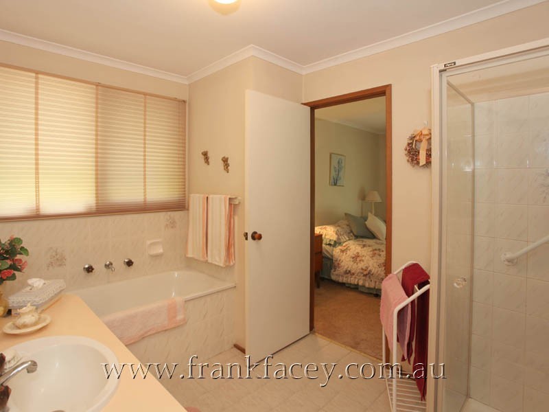 7 Hood Court, Berwick VIC 3806