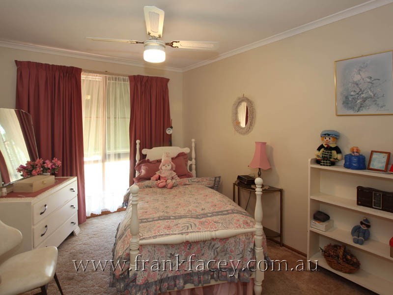 7 Hood Court, Berwick VIC 3806