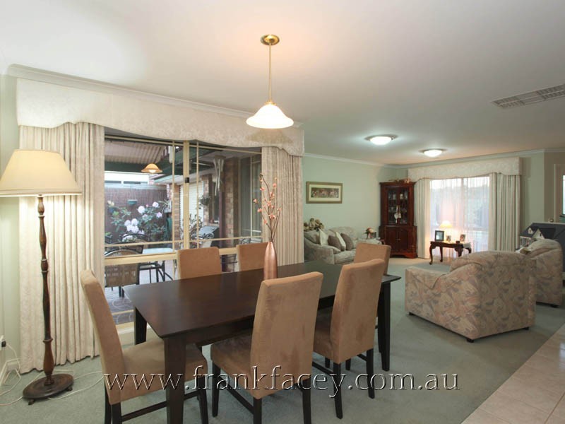 124 Avebury Drive, Berwick VIC 3806