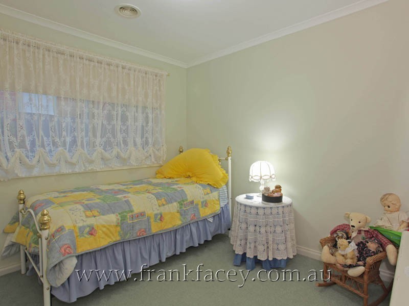 124 Avebury Drive, Berwick VIC 3806