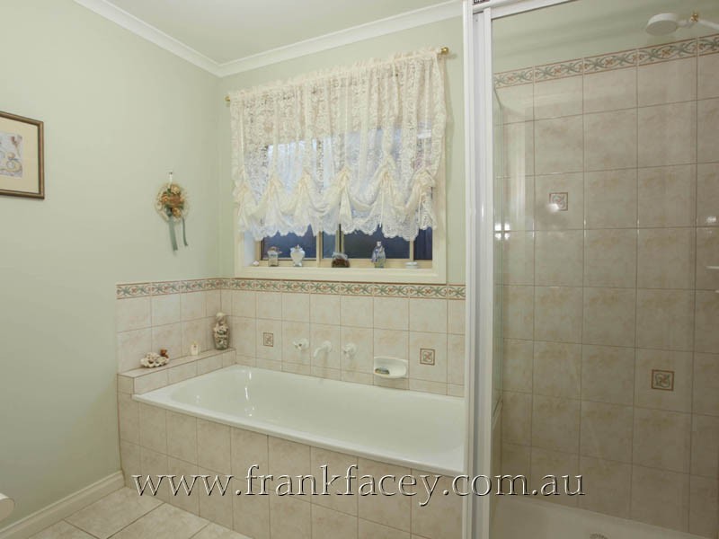 124 Avebury Drive, Berwick VIC 3806