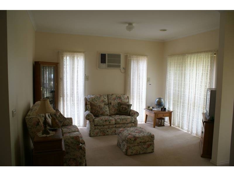 1/147 High Street, Berwick VIC 3806