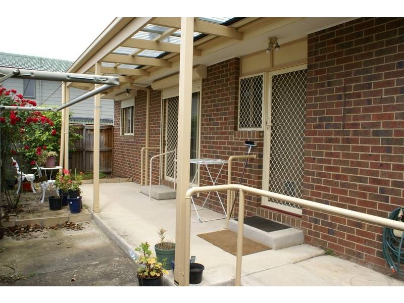 1/147 High Street, Berwick VIC 3806