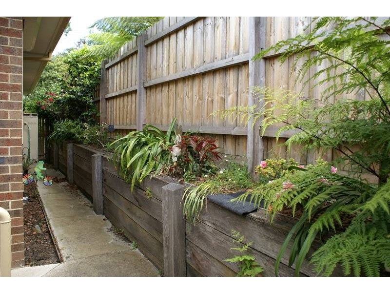 1/147 High Street, Berwick VIC 3806