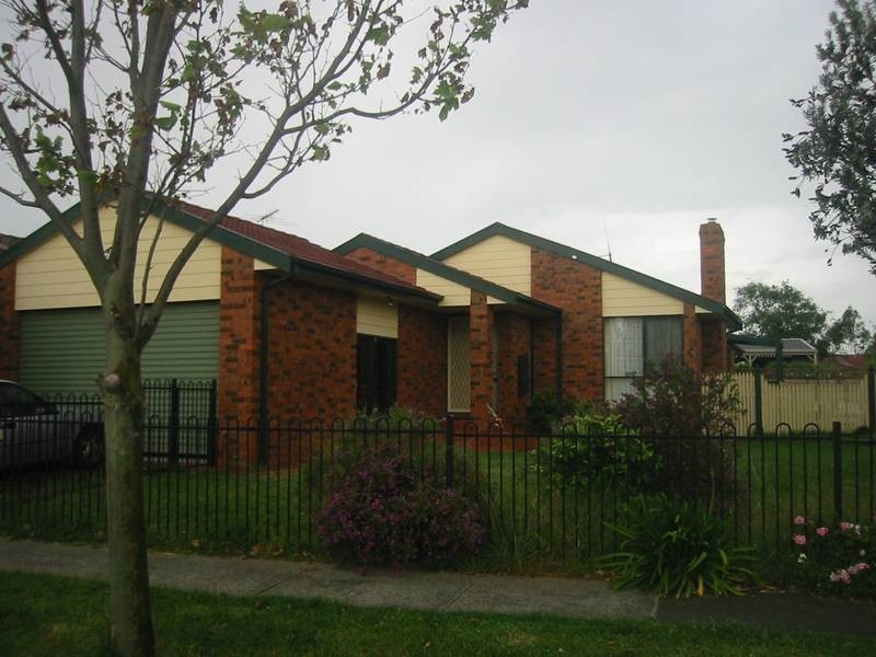 13 Baringa Park Drive, Narre Warren South VIC 3805