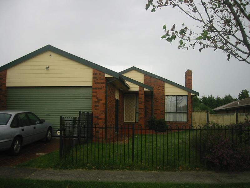 13 Baringa Park Drive, Narre Warren South VIC 3805