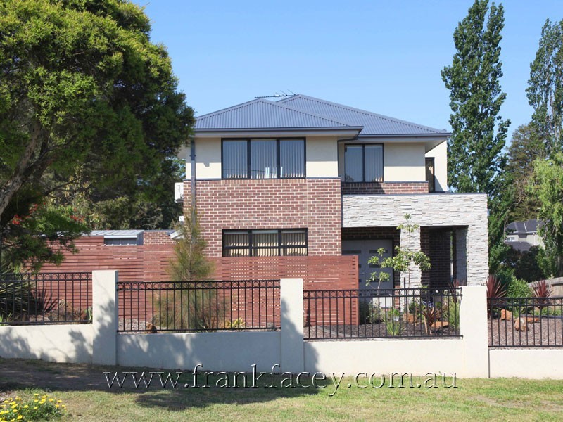 1/4 Harkaway Road, Berwick VIC 3806