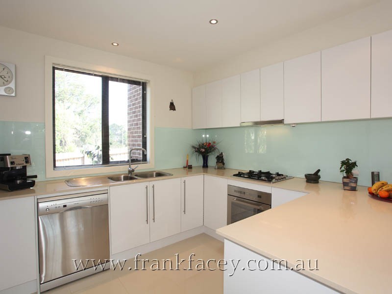 1/4 Harkaway Road, Berwick VIC 3806