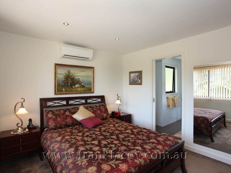 1/4 Harkaway Road, Berwick VIC 3806