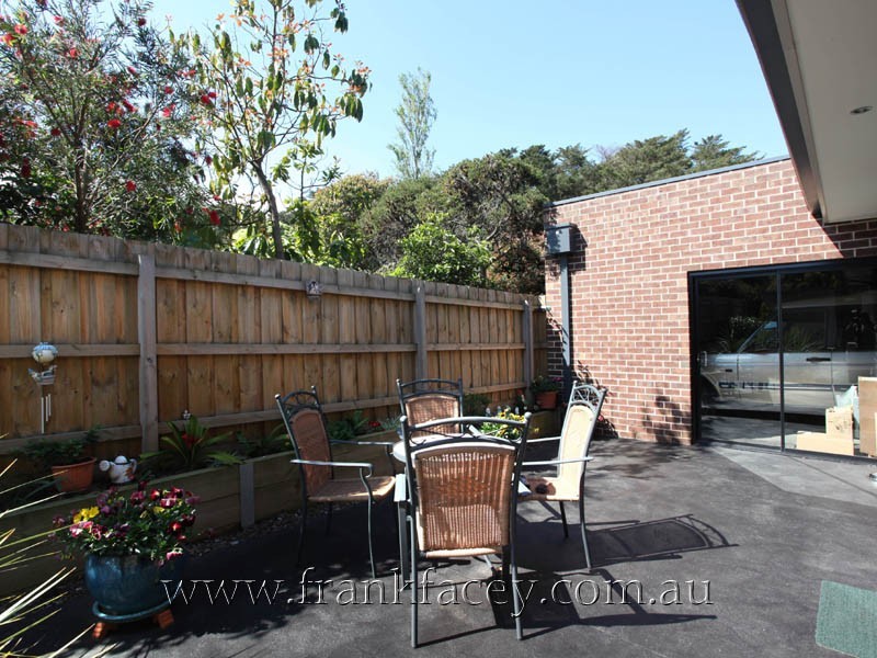 1/4 Harkaway Road, Berwick VIC 3806