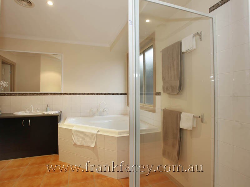 7 Balanka Court, Berwick VIC 3806