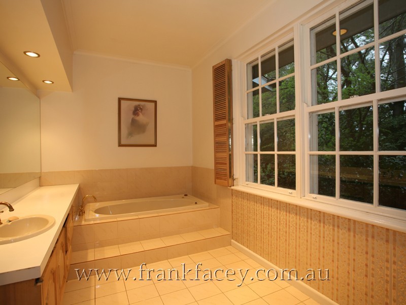 6 Boundary Road, Narre Warren East VIC 3804