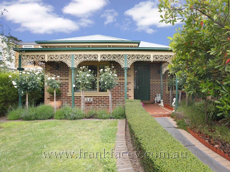 11 Valda Close, Berwick VIC 3806