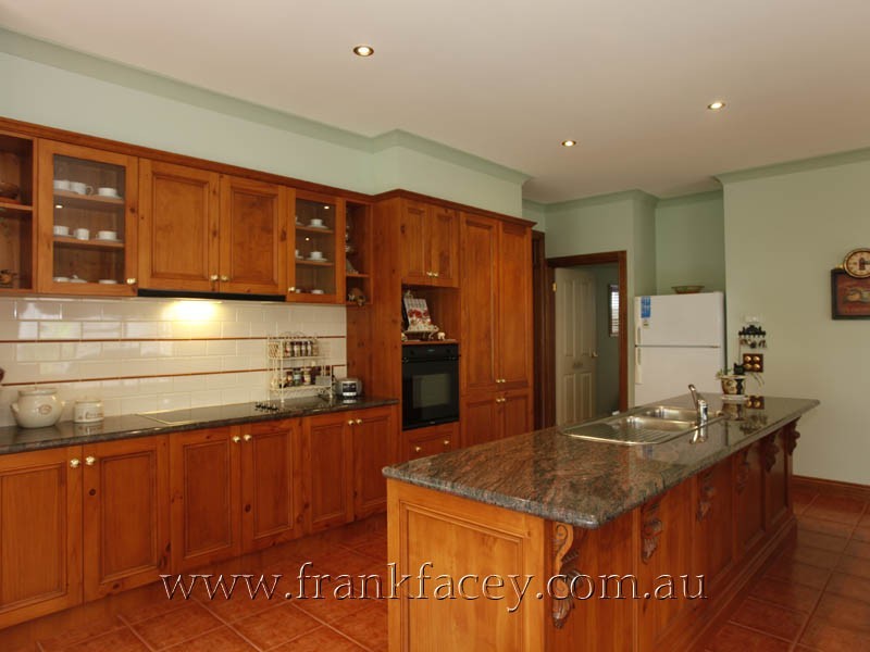 11 Valda Close, Berwick VIC 3806