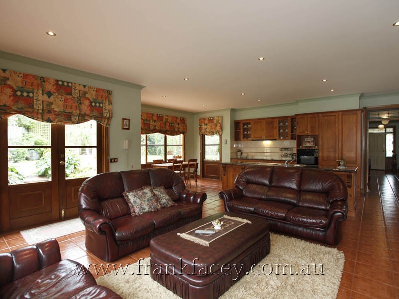 11 Valda Close, Berwick VIC 3806