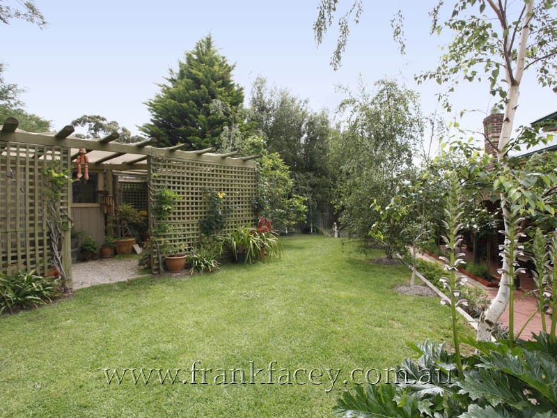 11 Valda Close, Berwick VIC 3806