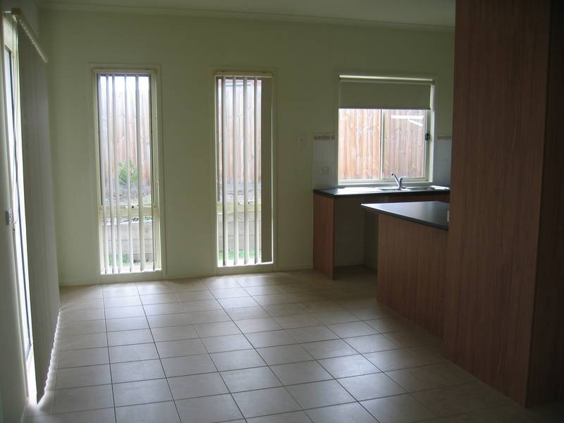 8/150 Avebury Drive, Berwick VIC 3806