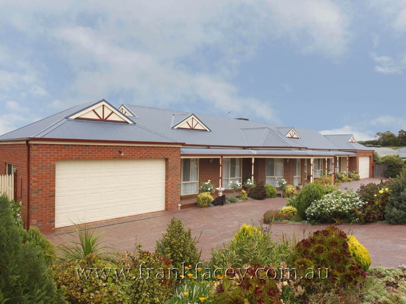 37-39 St Helens Crescent, Narre Warren North VIC 3804