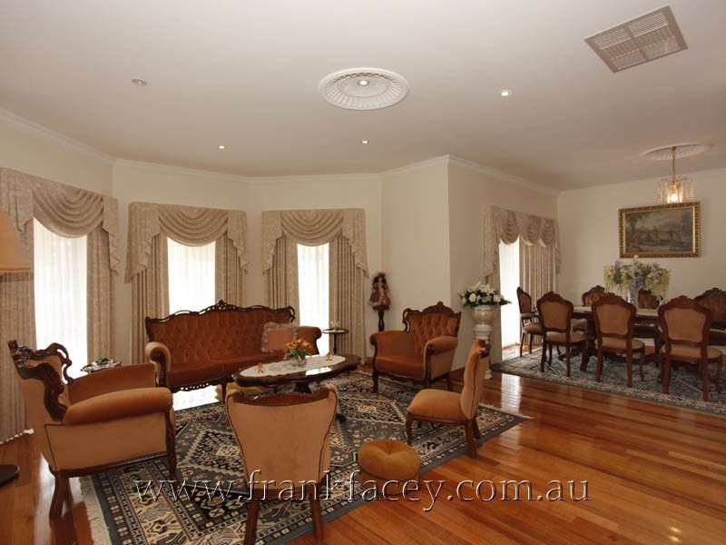 37-39 St Helens Crescent, Narre Warren North VIC 3804