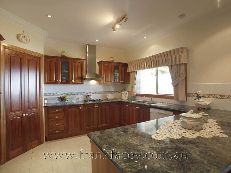 37-39 St Helens Crescent, Narre Warren North VIC 3804