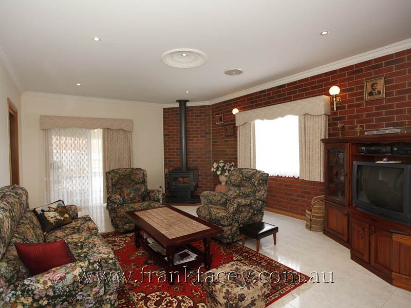37-39 St Helens Crescent, Narre Warren North VIC 3804