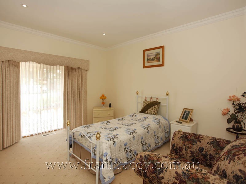 37-39 St Helens Crescent, Narre Warren North VIC 3804