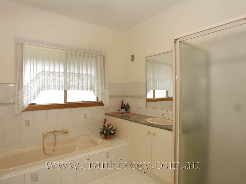 37-39 St Helens Crescent, Narre Warren North VIC 3804