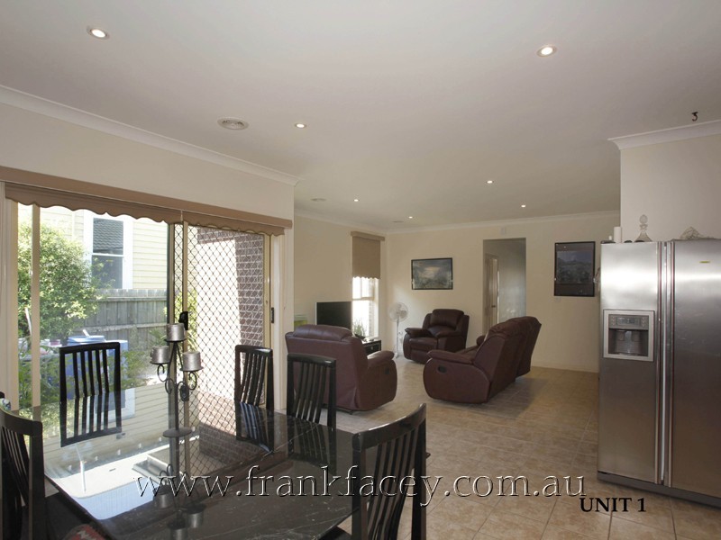 1 & 2/5 Railway Avenue, Beaconsfield VIC 3807