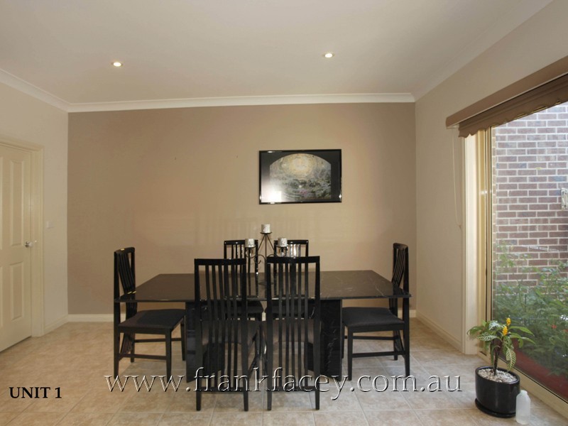 1 & 2/5 Railway Avenue, Beaconsfield VIC 3807